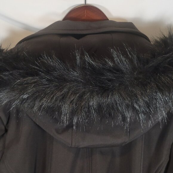 Guess Women's Jacket with fur hood size 3X (fits a size 16-18 women) - Picture 3 of 6